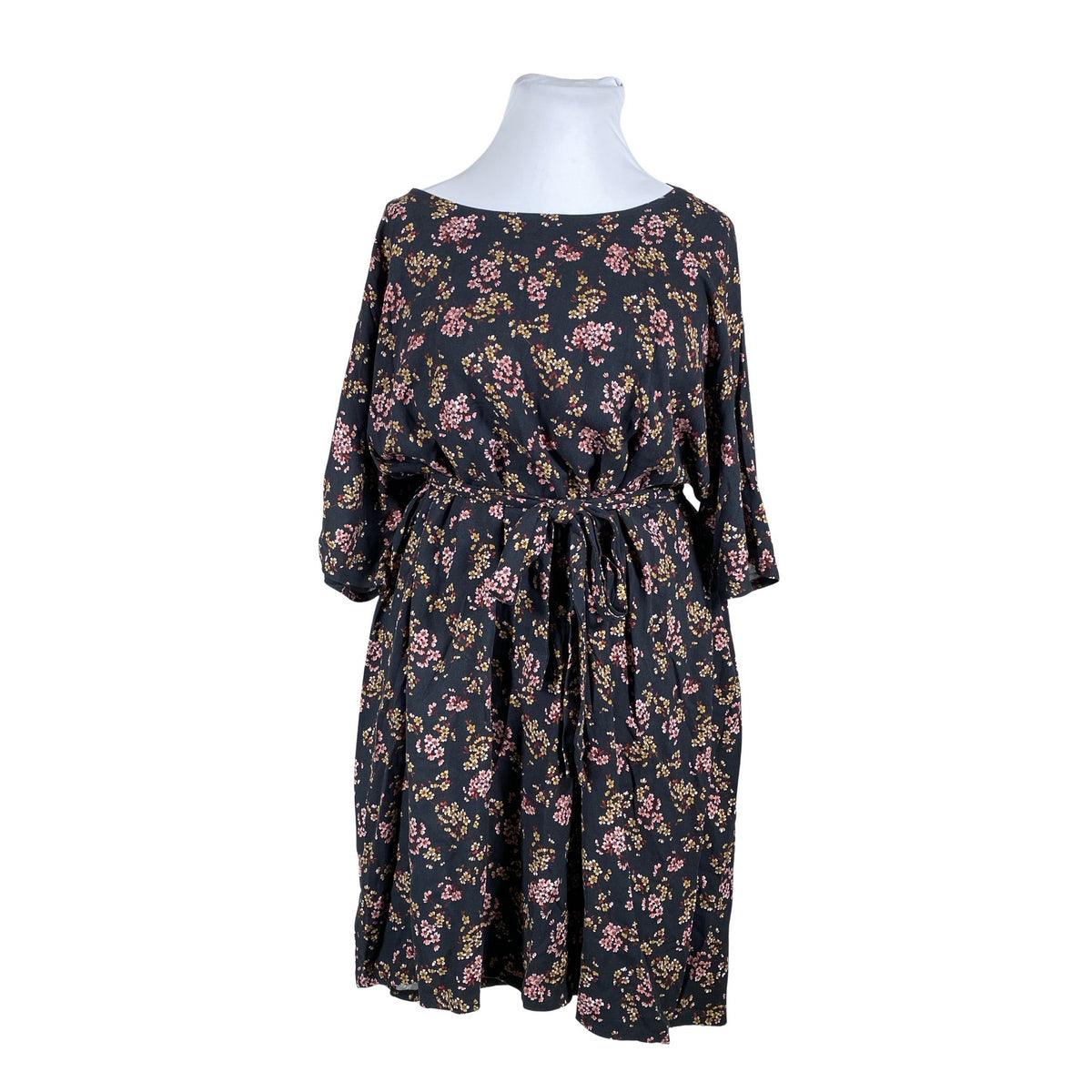 Unisex Handmade - Mitteveniv kleit, suurus 42 - Hall (1)