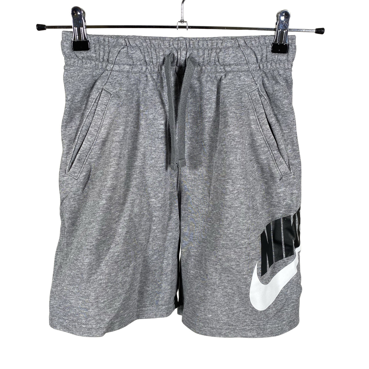 Unisex Nike - Dressikangast lühikesed püksid, suurus 152 - 158 - Hall (1)