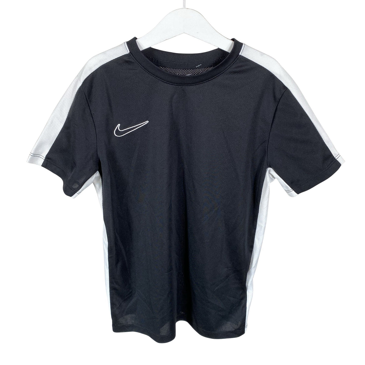 Unisex Nike - Spordisärk, lühikesed käised, suurus 134 - 140 - Must (1)