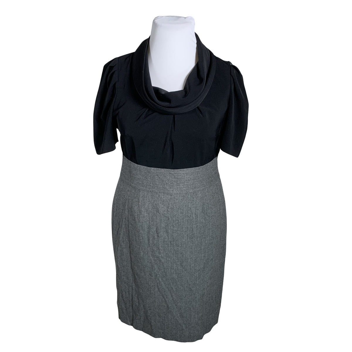 Unisex Kello - Mitteveniv kleit, suurus 42 - Hall (1)