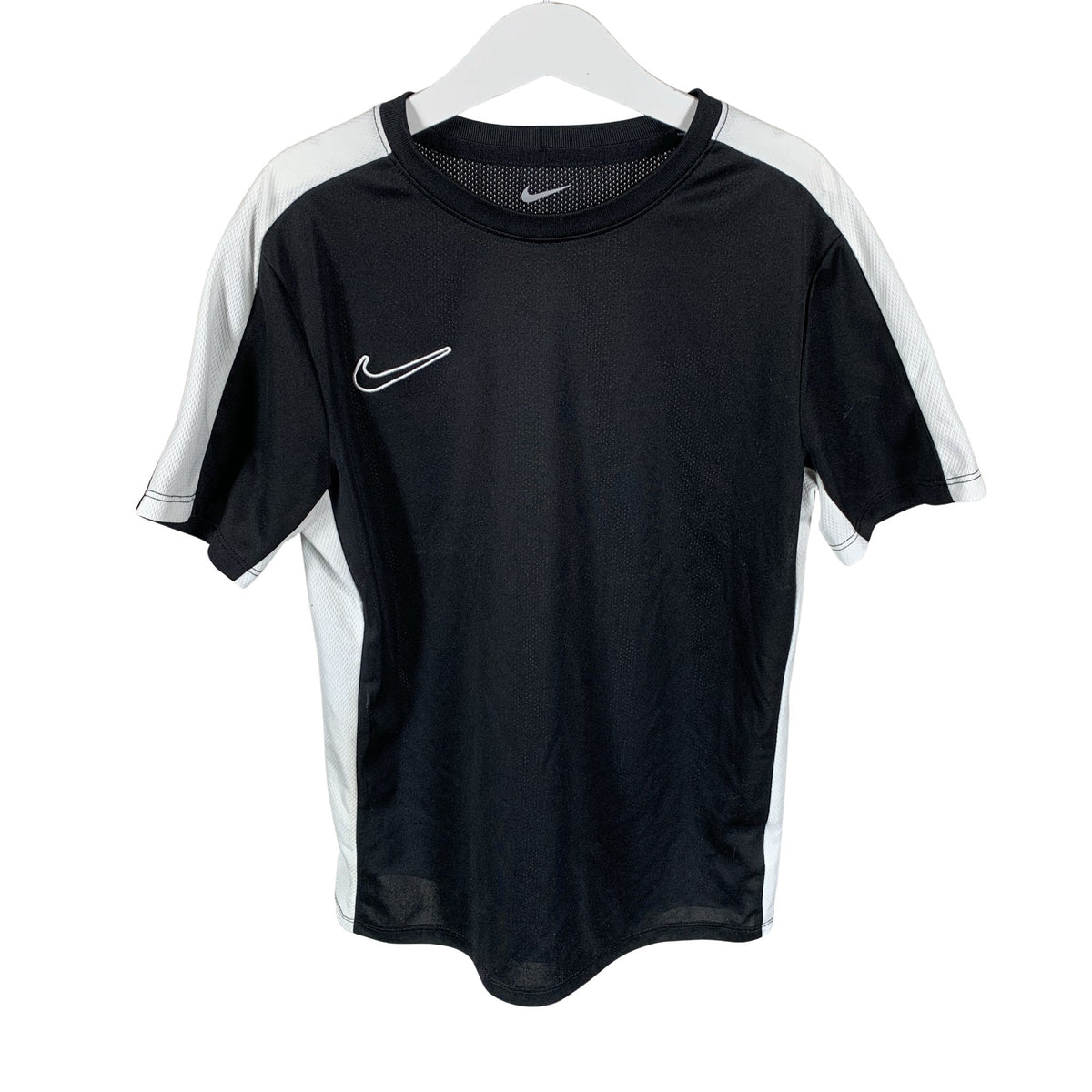 Unisex Nike - Spordisärk, lühikesed käised, suurus 134 - 140 - Must (1)